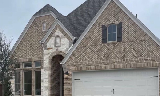 Iowa Colony House | Luxury 3-bedroom home with lake trails &fitness &open space in tranquil Manvel.