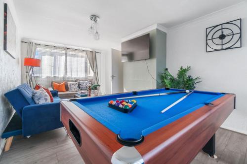 Ashford Apartment | Luxury 3 bedroom house in Ashford with WiFi and Free parking
