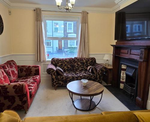 New Cross Apartment | Luxury 3 Double Bedroom Property in South East London