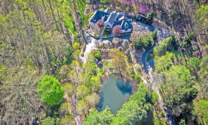 Asheville House | Luxury 3 Kng, 1 Qn, 4.5 Bth, Gourmet Kitchen, Pavilion w/Fireplace, Pond