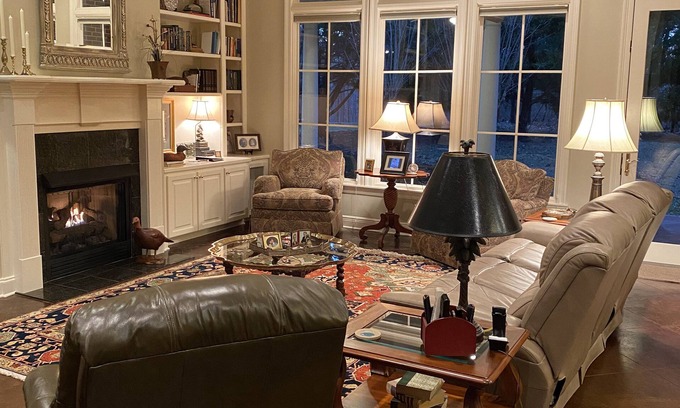 Natchez House | Luxury 3BD/3BA home in Elgin Estates neighborhood
