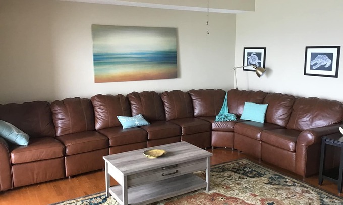 Geneva-on-the-Lake Condo | LUXURY 3BR/2BA LAKEFRONT CONDO Private beach-indoor pool-perfect for families!