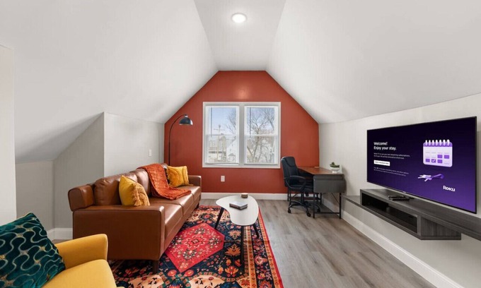 Hough Apartment | Luxury 3BR Apt Near Cleveland Clinic w/Parking