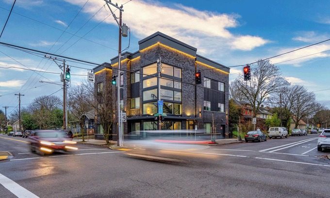 Humboldt Apartment | Luxury 3BR Condo Alberta + Mississippi Eats