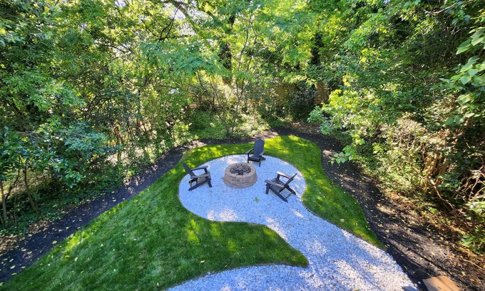 Villa Heights Cottage | Luxury 3BR House in Charlotte