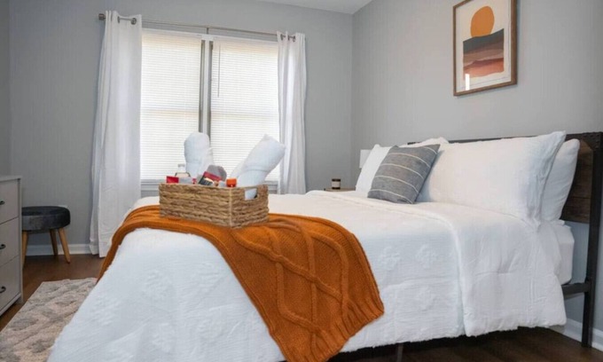 Winston - Salem House | Luxury 3BR Townhome - Sleep 6