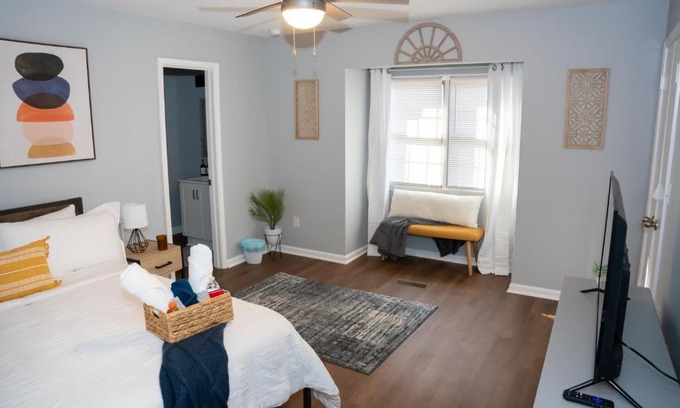 Winston - Salem Villa | Luxury 3BR Townhome in the Heart of Winston Salem NC - Sleep 6