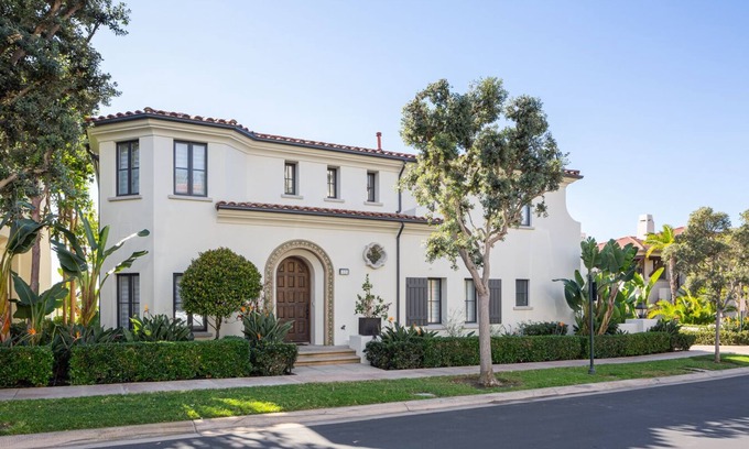 Newport Coast House | Luxury 4 Bed 3 1/2 bath home in Crystal Cove
