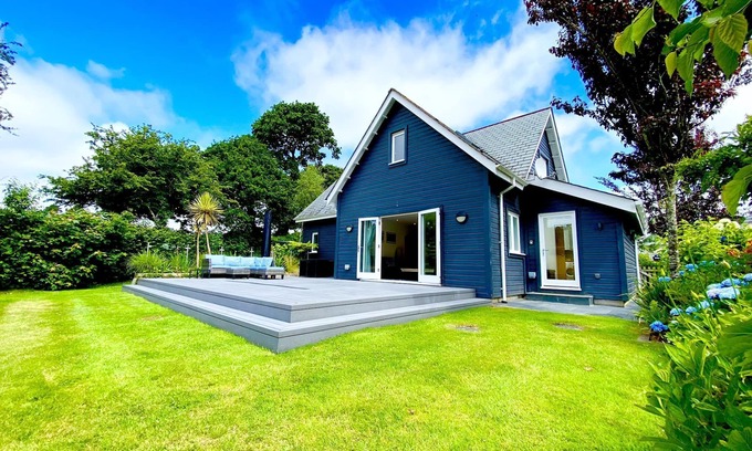 St Austell Villa | Luxury 4 bed detached villa, minimum 3 bathrooms, large open plan lounge/kitchen/dining area.