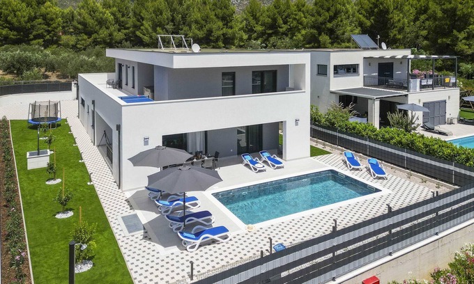 Stankovici Villa | Luxury 4-Bedroom Holiday Villa with swimming pool and sea view!