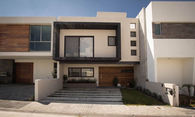 Queretaro House | Luxury 4 Bedroom House with Canyon Views. Very close to Downtown Querétaro.