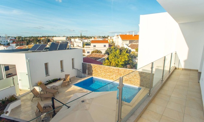 Tavira Cottage | Luxury 4 bedroom house with private pool in the city center