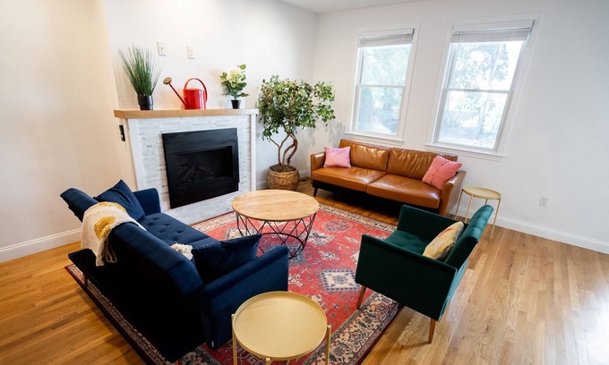 Porter Square House | Luxury 4 Bedroom Modern Townhouse Close to Harvard w/ Parking