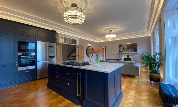 Glasgow Westend Apartment | Luxury 4 bedroom stay in the heart of the West End