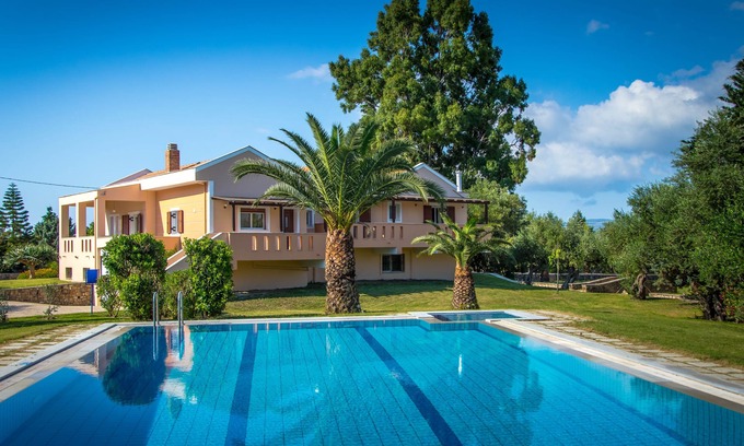 Kalamaki Villa | Luxury 4 bedroom Villa with private pool and kids pool.