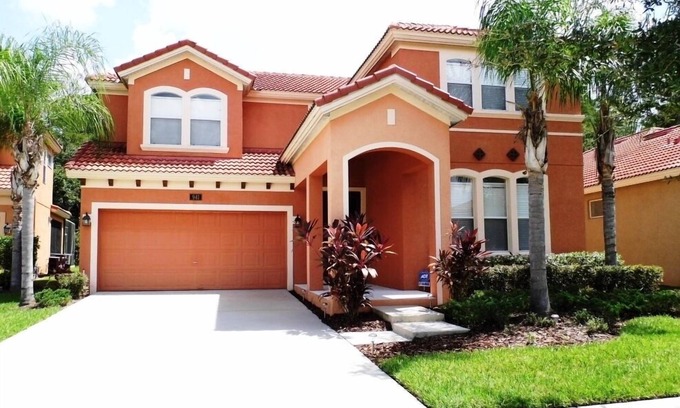 Historic Downtown Kissimmee Villa | Luxury 4 Bedroom Villa on the gated Bellavida Resort close to the Theme parks