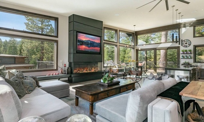 Ponderosa Palisades House | Luxury 4-Bedroom with ensuite bathrooms Mountain Retreat in Schaffer’s Mill