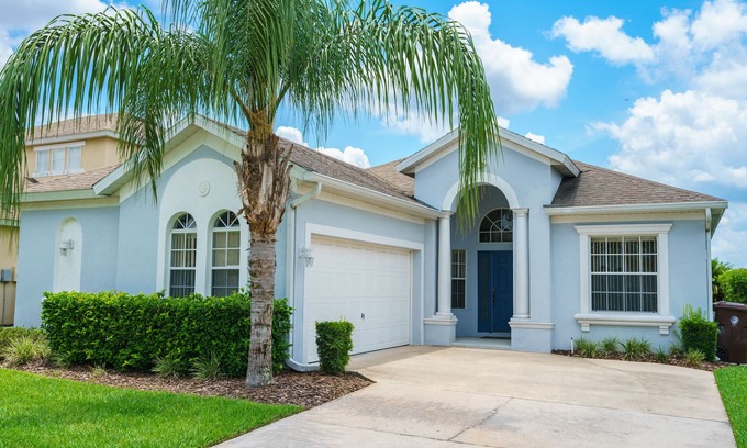 Haines City Villa | Luxury 4 BR/3 BA Villa - Pool/Spa Not Overlooked, Games Room