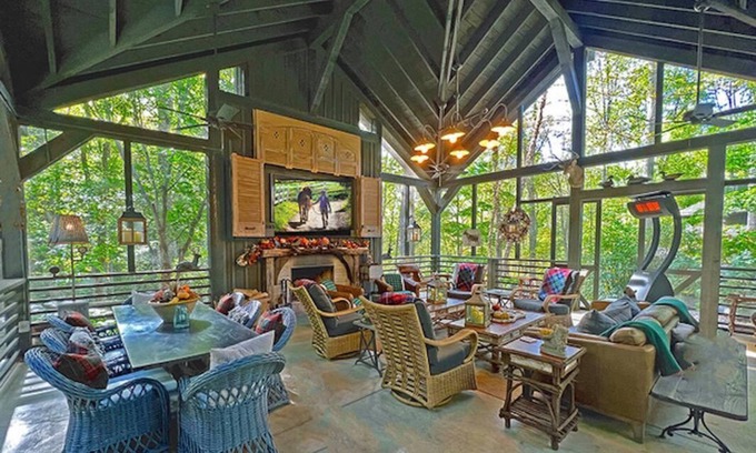 Asheville House | LUXURY 4 Kng Bdrm, 4.5 Bth, Gourmet Kitchen, Pavilion; TV, Fire Place, Heaters