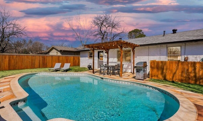 North Richland Hills House | Luxury 4Bed/2Bath Hidden Gem w/Backyard Oasis