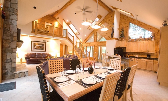 The Galena Territory House | Luxury 4br, 4.5 Bath Galena Territory Rental With Hot Tub & Pool Table