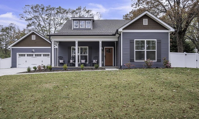 Greenville - Spartanburg House | Luxury 4BR Home with Screened Porch & Fenced Yard
