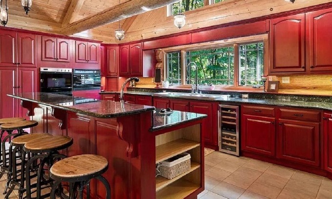 Harbor Springs Cabin | Luxury, 4k sqft Fireside Lodge with Treetop Bunkhouse, pet friendly! No fees!