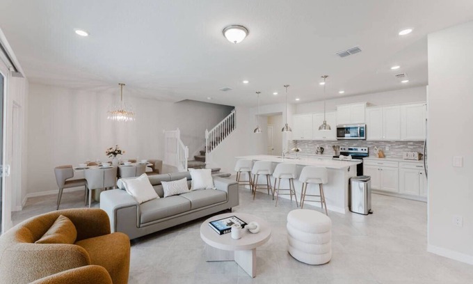 Four Corners House | Luxury 5‑Bedroom Home, Pool, Near Disney