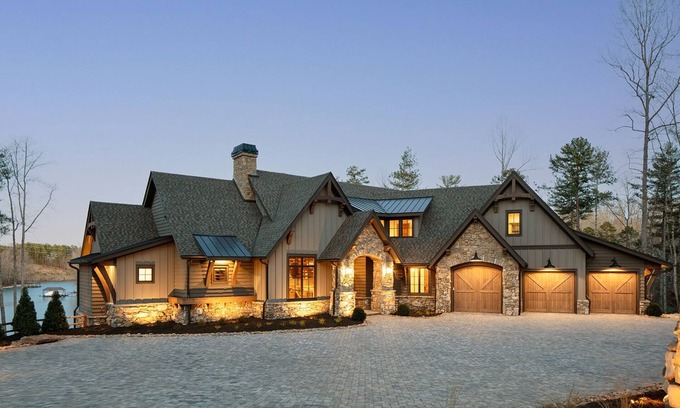 Salem House | Luxury 5 Bedroom Lake Keowee Home with Dock