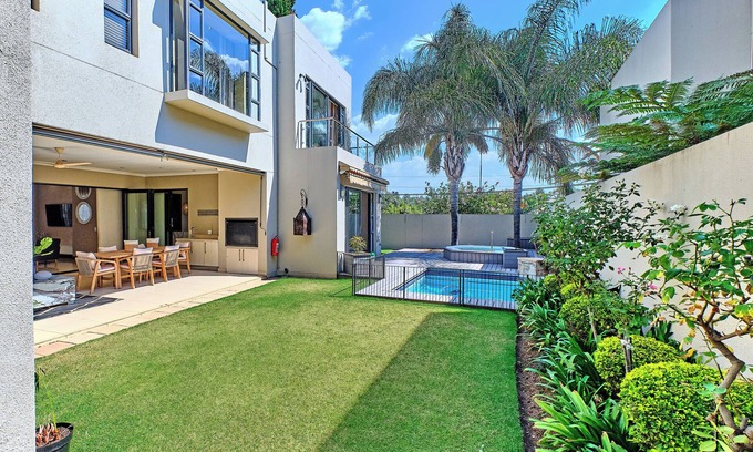 Greater Johannesburg Metropolitan Area House | Luxury 5-BR home, all en-suite, Solar + fast Wifi