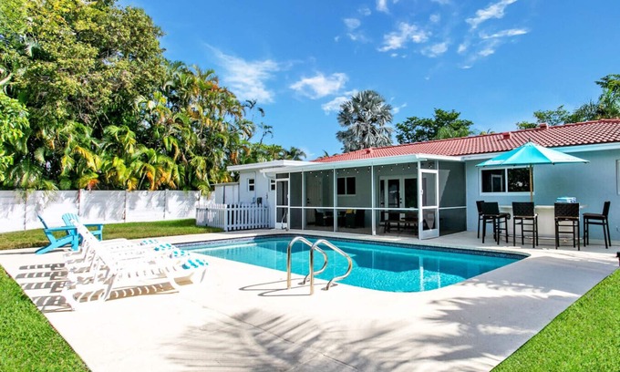 Dania Beach Villa | Luxury 5 Villa Heated Pool near Beach & Casino