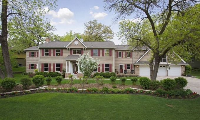 Golden Valley House | Luxury 5500 Sq ft Executive Home