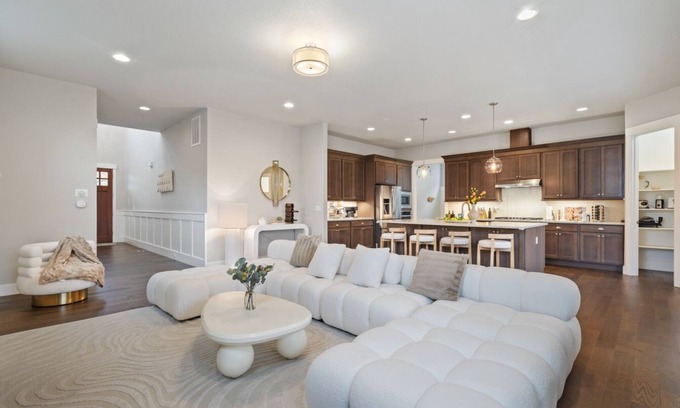 Bethany House | Luxury 5BD 4BT Home, 15min to DT Portland, Game Room, NatureTrails, Free Parking