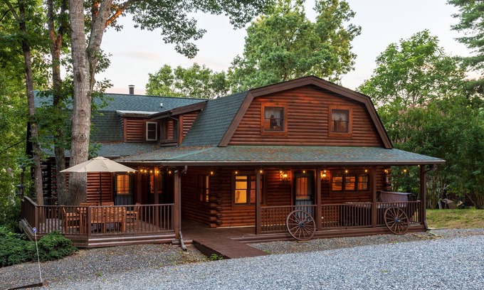 Weaverville Cabin | π Luxury 5BDR Retreat Log Cabin w/ Horses