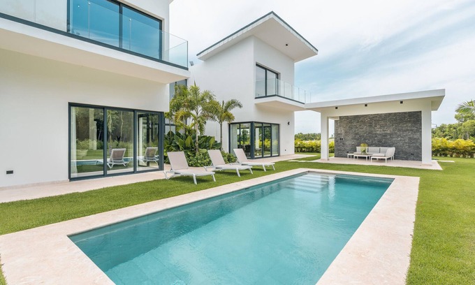 Punta Cana Villa | Luxury 5BR Villa w/Pool, BBQ & Maid in Caleton