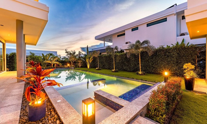 Hua Hin Villa | Luxury 6 Bed Private Pool Villa - LLW