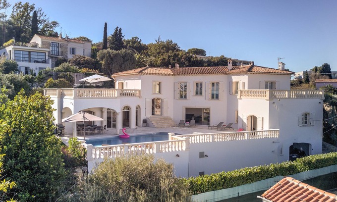 Plaine de la Brague Villa | Luxury 6 bedroom villa, heated pool, in the heart of Antibes, amazing sea views!