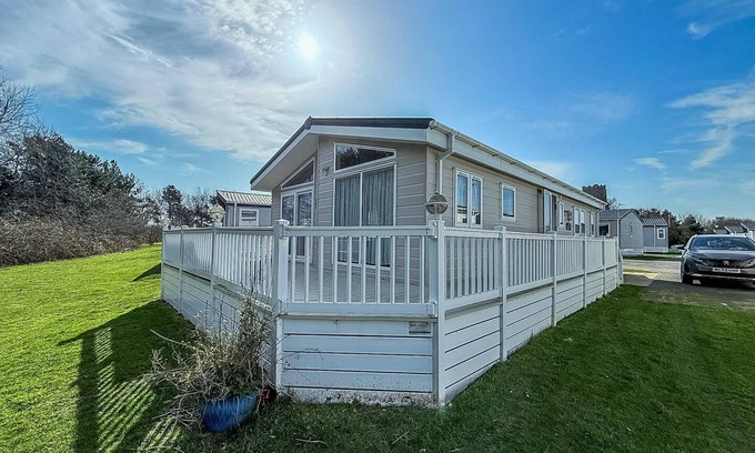 Hopton Cabin | Luxury 6 berth lodge with WiFi at Broadland Sands in Suffolk ref 20011CV