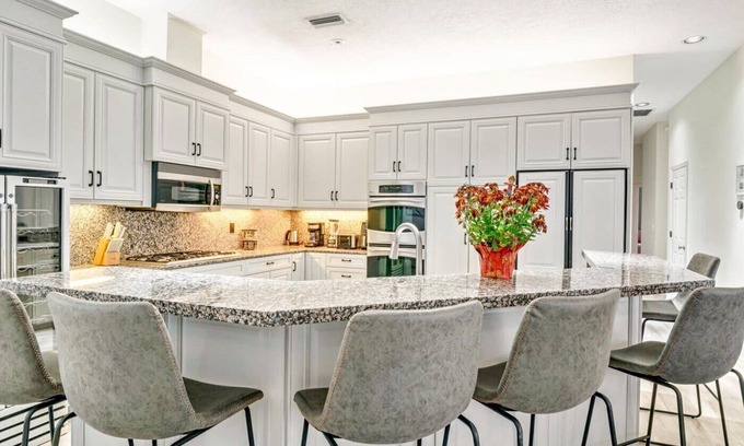 Siesta Key House | Luxury 6BR Retreat with Beach Access