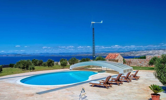 Brusje Villa | Luxury 7-BR villa with great hilltop views and pool