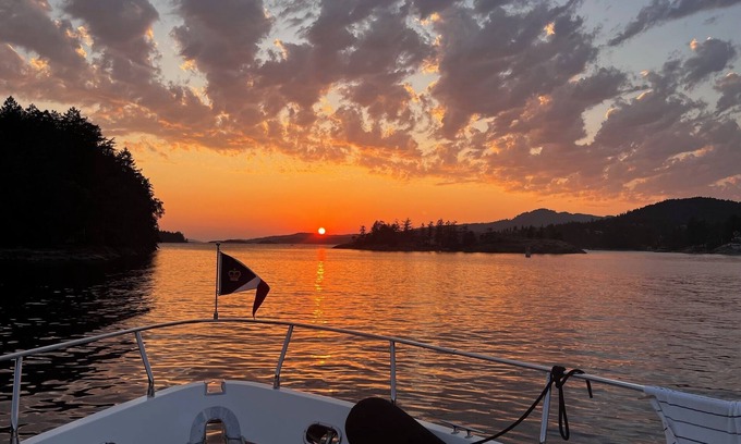 Southeast False Creek Boat Rental | Luxury 72’ MY in Yaletown, Vancouver , BC