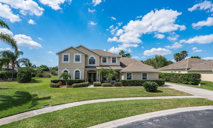 West Kissimmee Villa | Luxury 7BR Disney Family villa, Private pool, spa, theatre & gamesroom Sleep 16