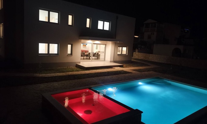 Vir Villa | Luxury 8 bedroom villa with pool & jacuzzi 100 m from the sea