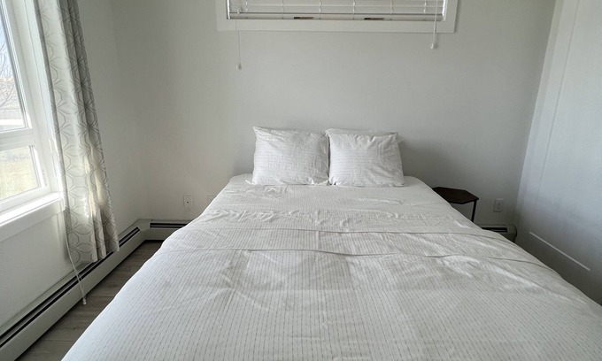 Calgary Condo | Luxury Airport Suite 2Bed 2Bath w/heated parking