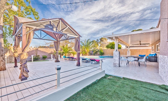 Spanish Oaks Villa | Luxury and exclusive villa 2 miles from the strip