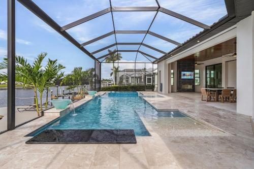 Pelican House | Luxury and Opulence - Gulf Access, Heated Pool & Spa, Custom Outdoor Kitchen - Villa Sunseeker