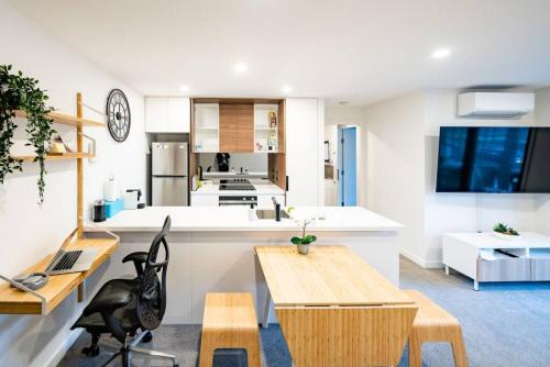 Braddon Apartment | Luxury and Stylish Apt on NB Ave