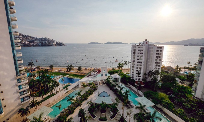 Costa Azul Apartment | Luxury apartment in front of Acapulco Beach