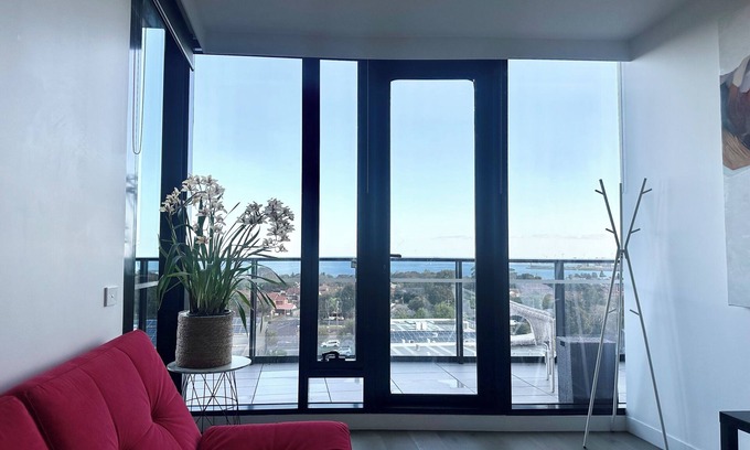 Port Melbourne Apartment | luxury apartment with water views. Walking distance from beach