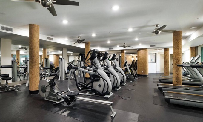 Warner Center Apartment | Luxury apartment getaway